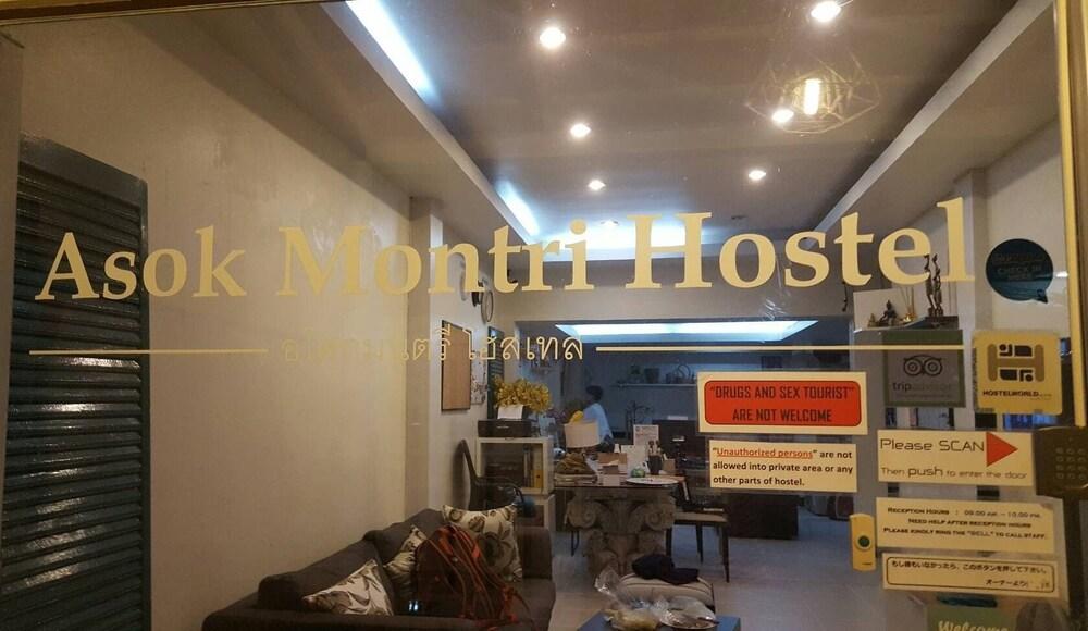 Asok Montri Hostel Bangkok Exterior photo