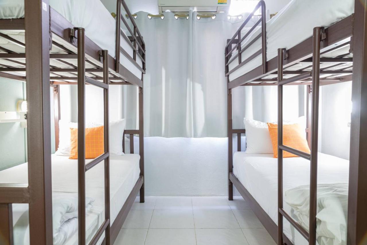 Asok Montri Hostel Bangkok Exterior photo