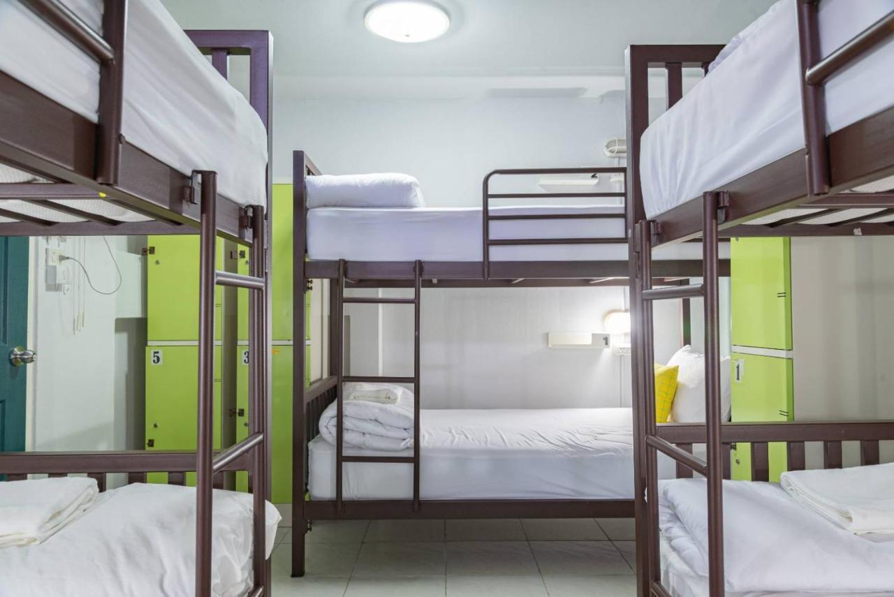 Asok Montri Hostel Bangkok Exterior photo