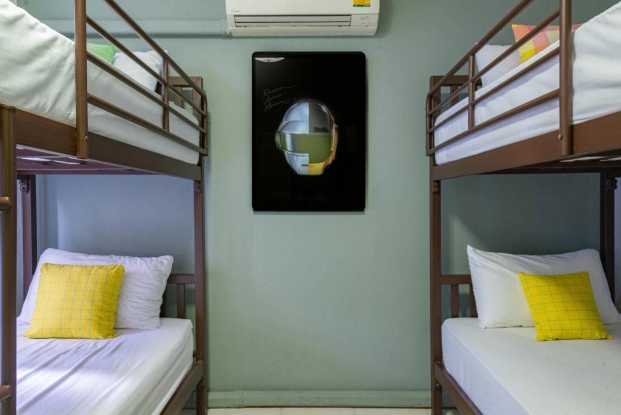 Asok Montri Hostel Bangkok Exterior photo