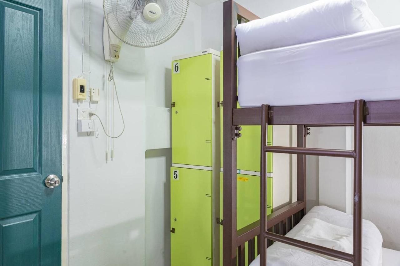Asok Montri Hostel Bangkok Exterior photo